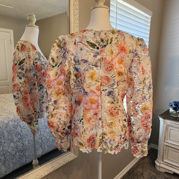 Boston Proper Multicolor Floral V-Neck Top - Picture 4 of 11